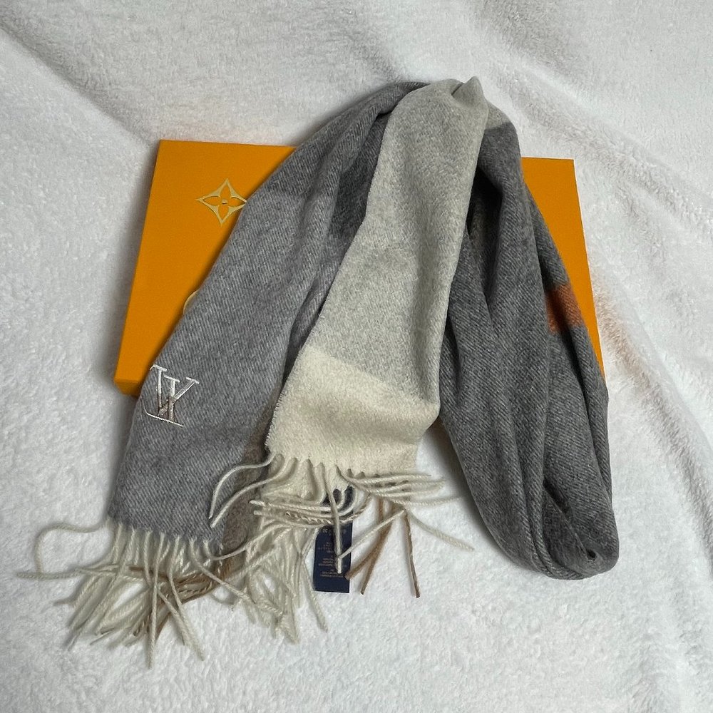 LOUIS VUITTON Scarf